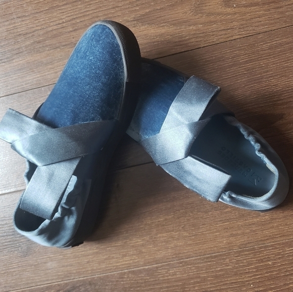 Mercedes Castillo MC Jamilla Slip On Sneakers - Picture 2 of 11